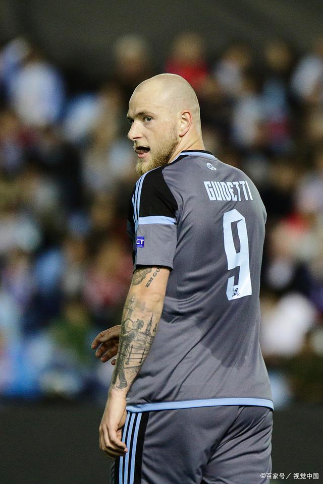 比利亚雷阿尔全队发挥出色，取得关键胜利的简单介绍