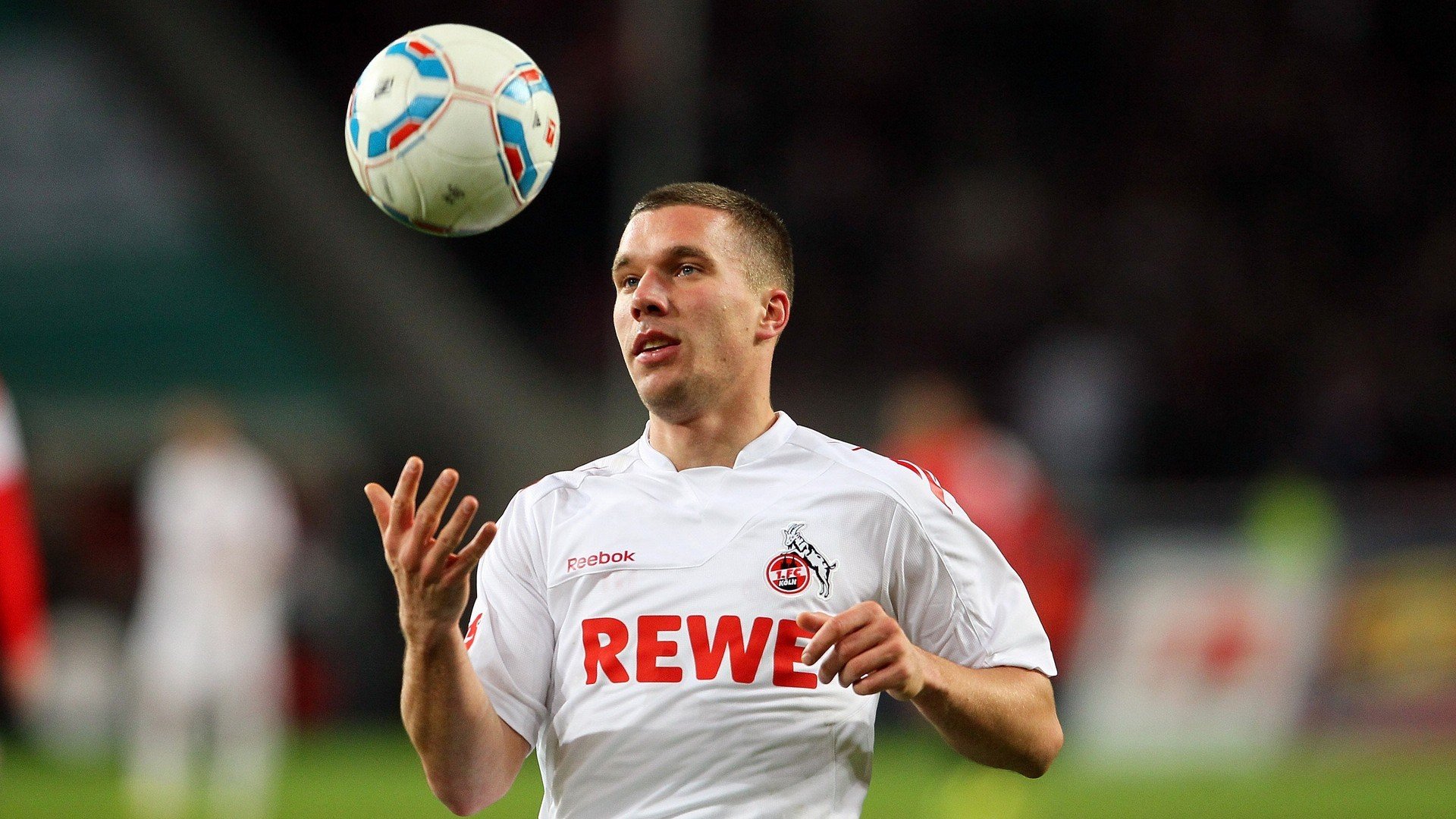 绿茵场上的双重奏，德布劳内爆发引领战术革命，阿尔及利亚决胜局智取伊拉克的启示