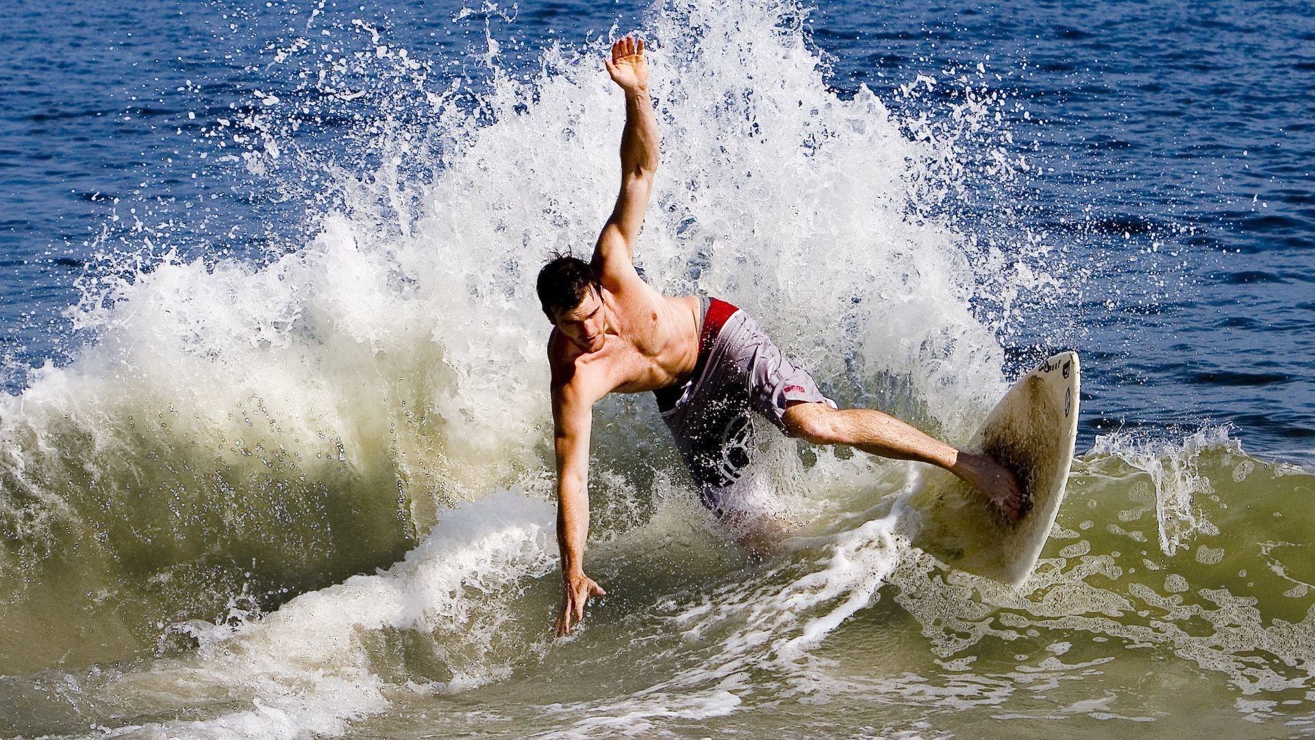 姆巴佩关键一击定乾坤，德国式连续得分体系完美压制曼联