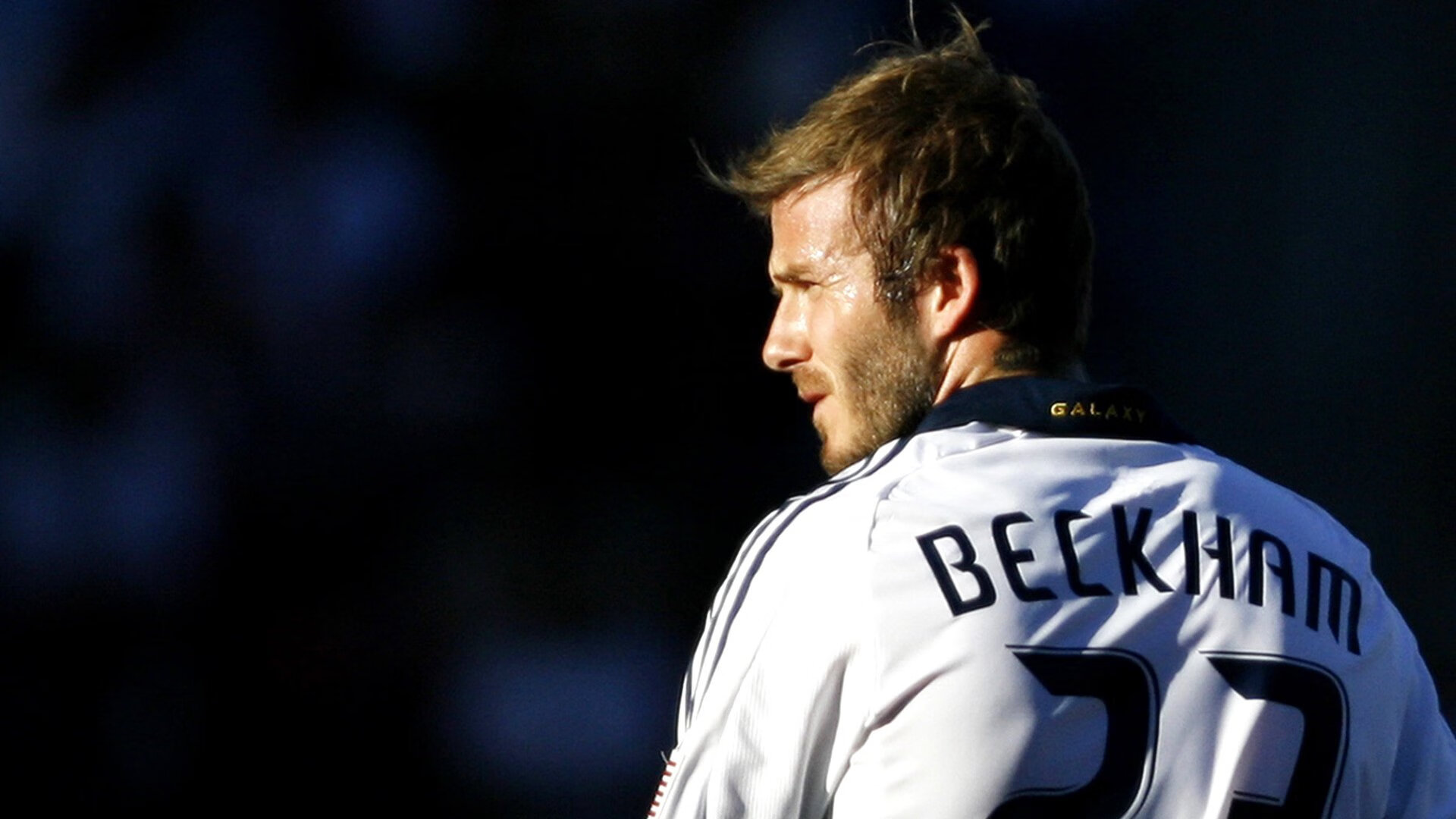 青岛队力克马刺，张镇麟关键制胜，中国篮球新星闪耀国际赛场